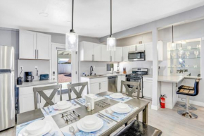 Fully Remodeled, Landscaped, King Beds, Desk Space